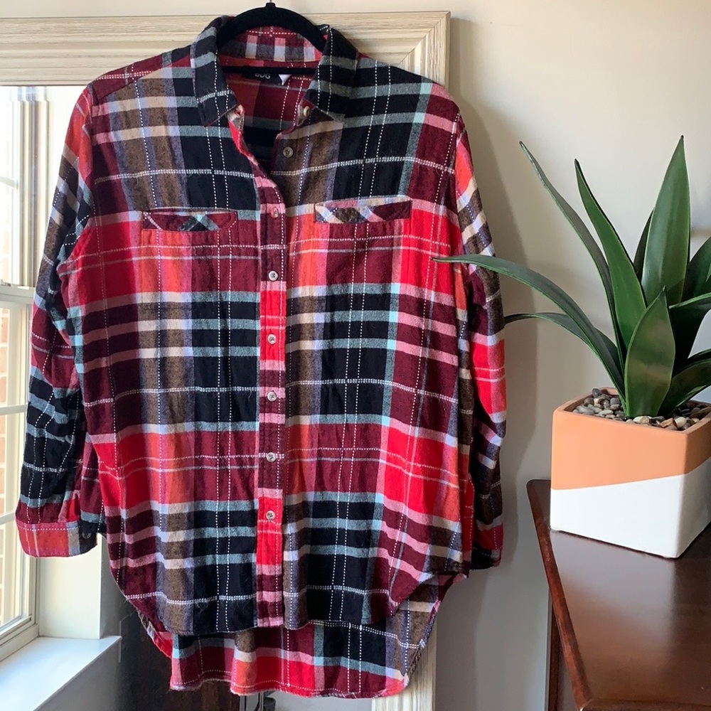 URBAN OUTFITTERS BDG red plaid flannel shirt (size XS) ✨